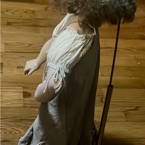 RARE Les Miserables Porcelain Doll "Little Cosette" #2437 - Picture 8 of 11